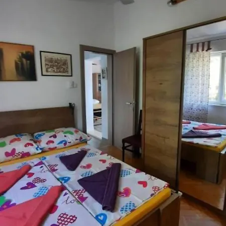 Cozy Beachfront Rogoznica