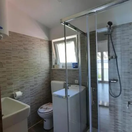 Cozy Beachfront Rogoznica Апартаменты