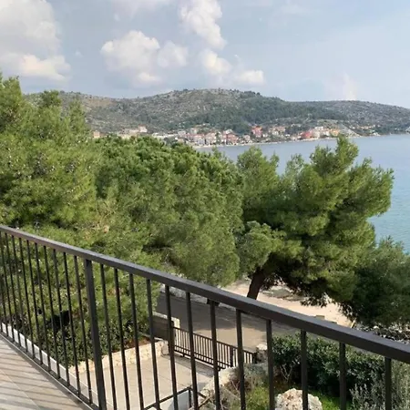 Апартаменты Cozy Beachfront Rogoznica Рогозница