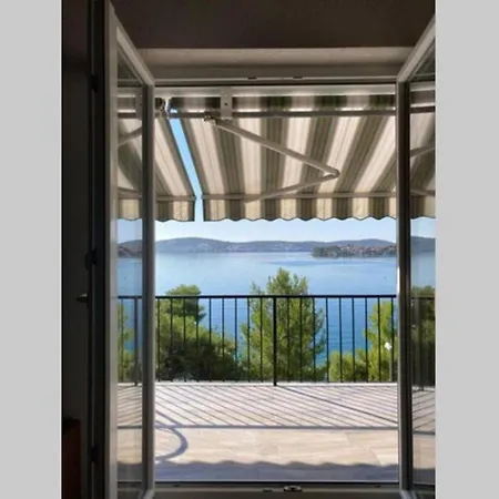Cozy Beachfront Rogoznica