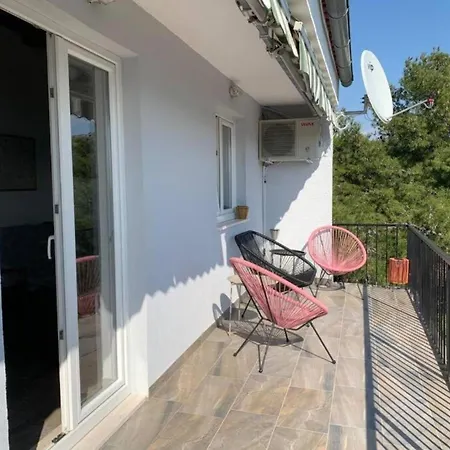 Cozy Beachfront Rogoznica Апартаменты