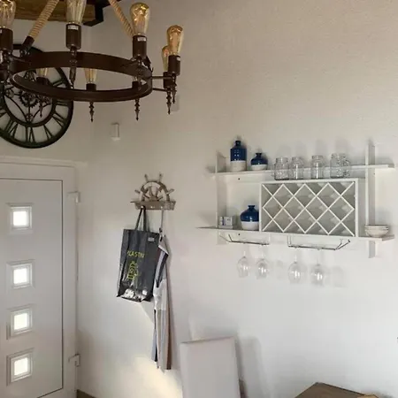 Cozy Beachfront Rogoznica Апартаменты *