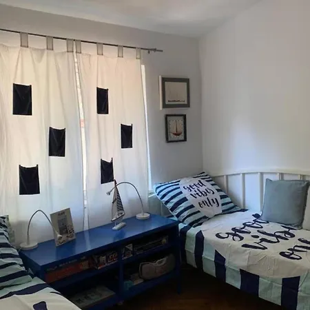 Cozy Beachfront Rogoznica Апартаменты *