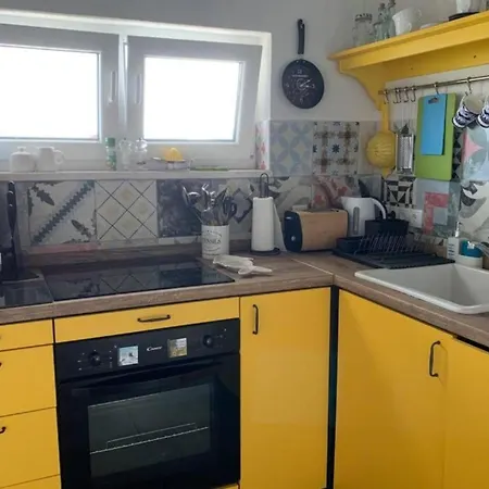Cozy Beachfront Rogoznica Апартаменты Рогозница