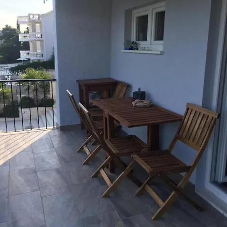 Cozy Beachfront Rogoznica Апартаменты Рогозница