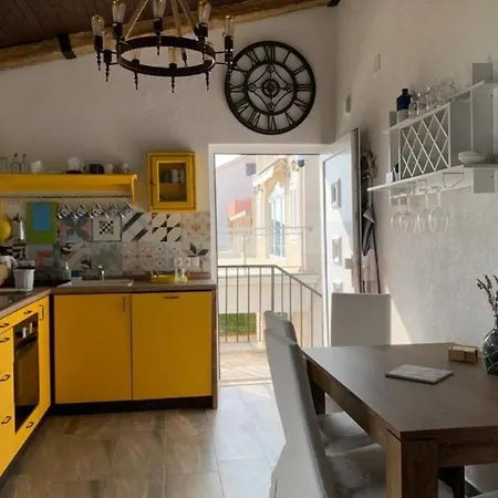 Cozy Beachfront Rogoznica